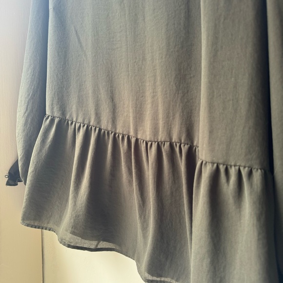 LOFT Olive Green Peplum Top - Picture 4 of 5